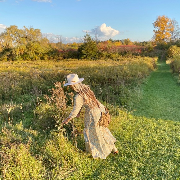 HELLO BEAUTIFUL POSHERS✨ - Picture 5 of 10